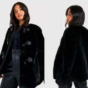 NWT FAUX FUR BUCKLE TOGGLE DETAIL COAT Size 2 Petite